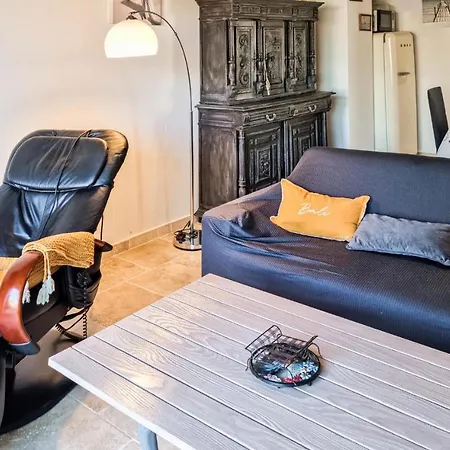 2 Bedroom Lovely In بيت للعطل Saint-Just-Luzac