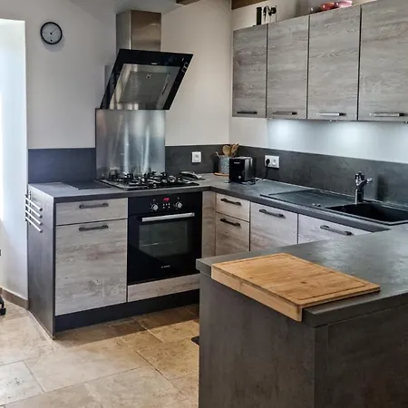 بيت للعطل 2 Bedroom Lovely In