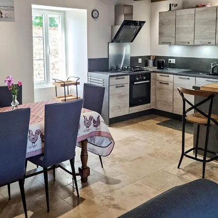 2 Bedroom Lovely In *