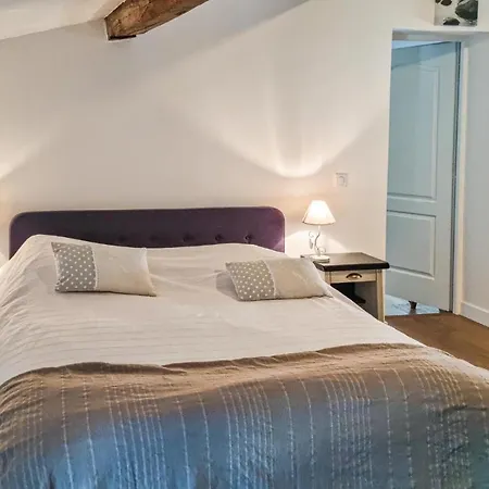 بيت للعطل 2 Bedroom Lovely In